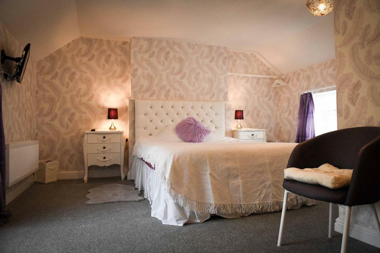 The Benbow Inn At Ruyton-Xi-Towns Esterno foto